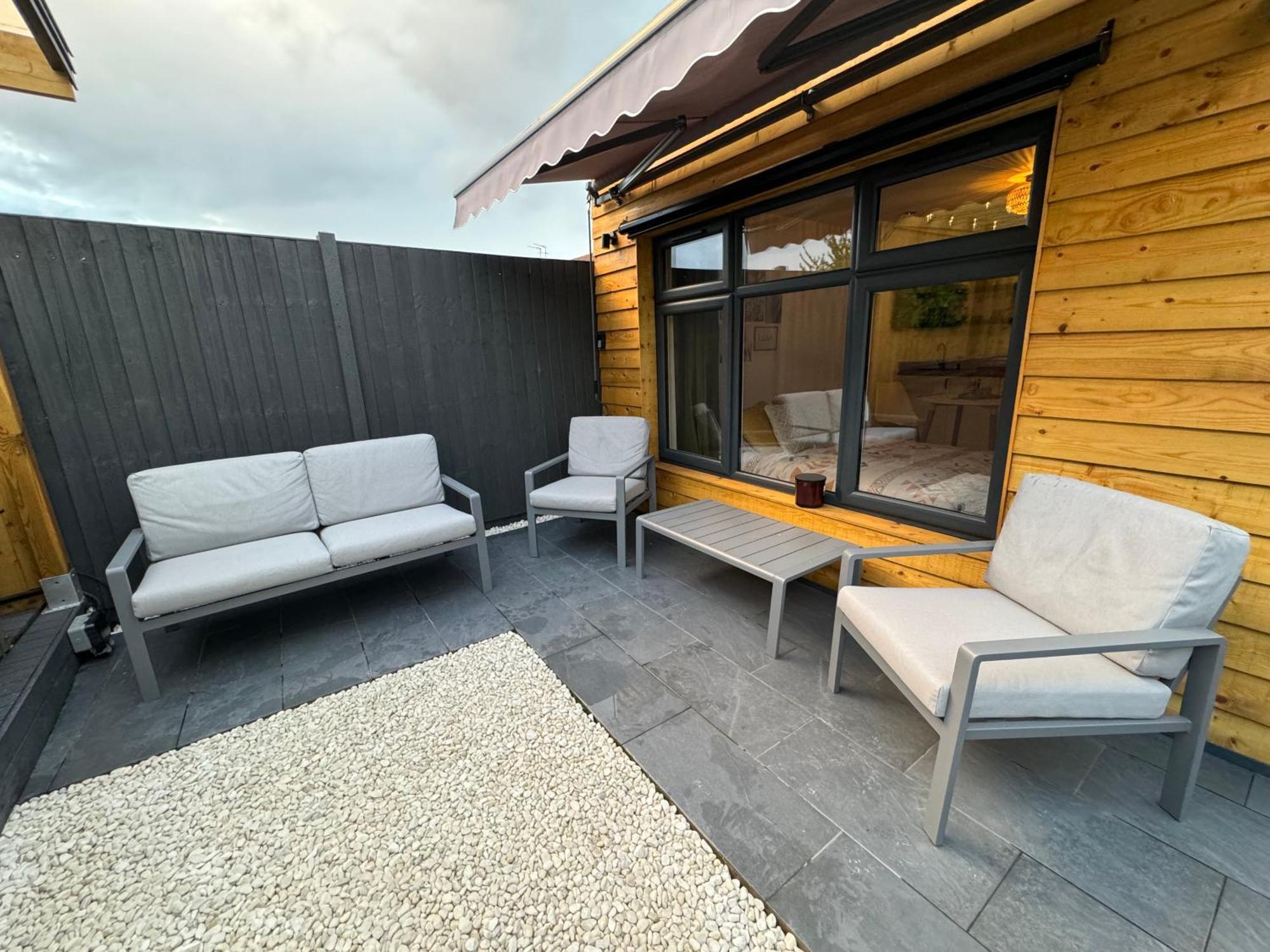 Wild & Free Hot Tub Retreat Daire Dartford Dış mekan fotoğraf