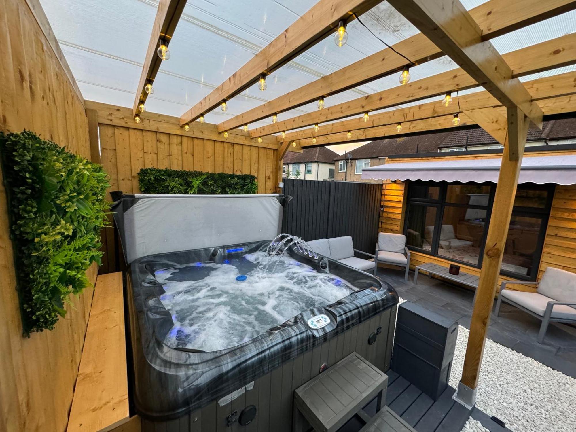 Wild & Free Hot Tub Retreat Daire Dartford Dış mekan fotoğraf